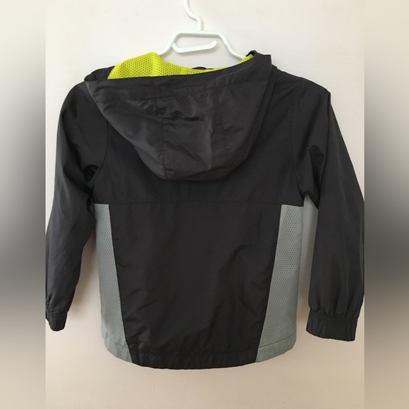 Windbreaker for 5~6 yrs old - Picture 2 of 6